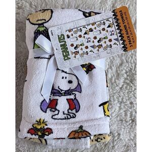 Set Of 2 Peanuts Snoopy Charlie Brown Gang Halloween Hand Towels 16 X 26” NEW